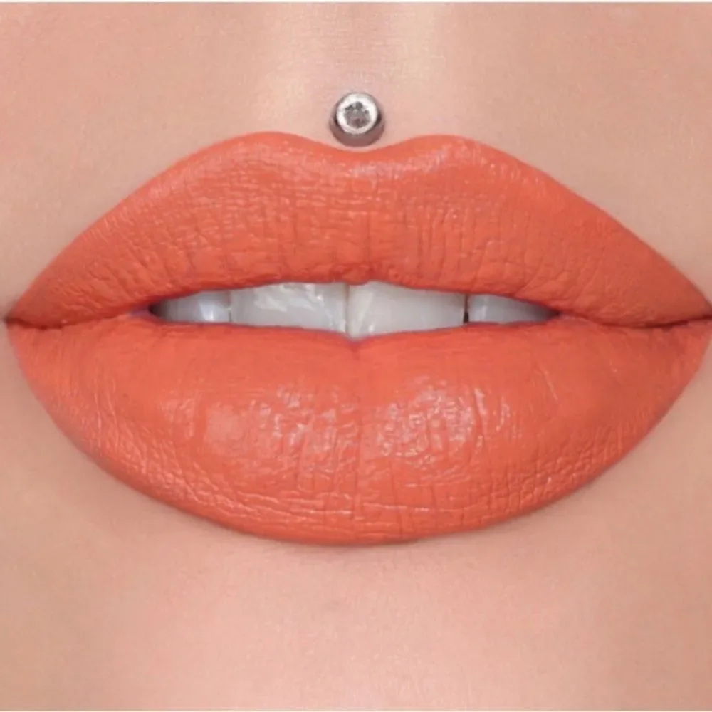 Jeffree Star Wyoming Iced Tea Velvet Trap Lipstick New In Box!